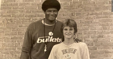 Wes Unseld, Dean Smith