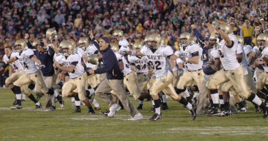 Navy beats Notre Dame in 2007