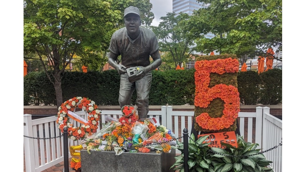 Memorial at Brooks Robinson statue