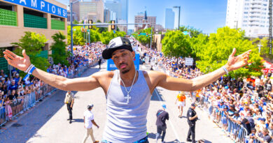 Aaron Wiggins celebrates NBA title