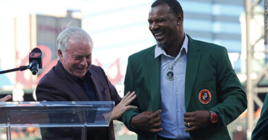 Buck Showalter and Adam Jones