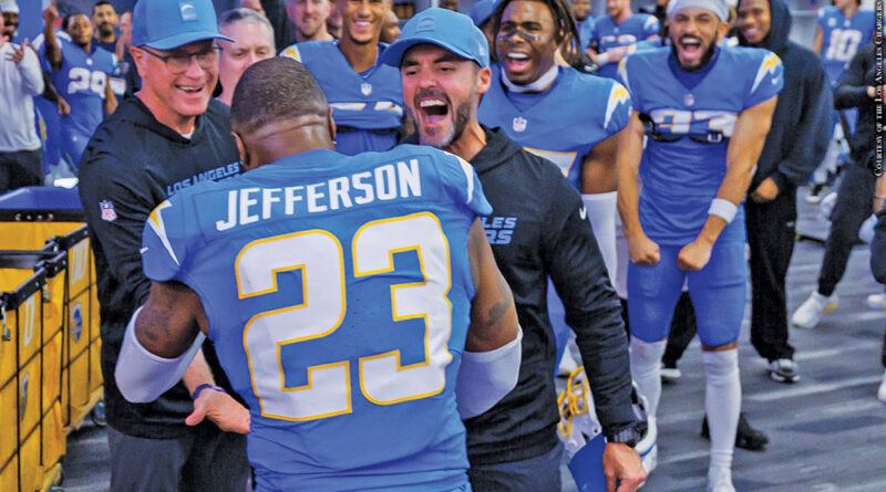 Tony Jefferson celebrates with Jesse and Rick Minter